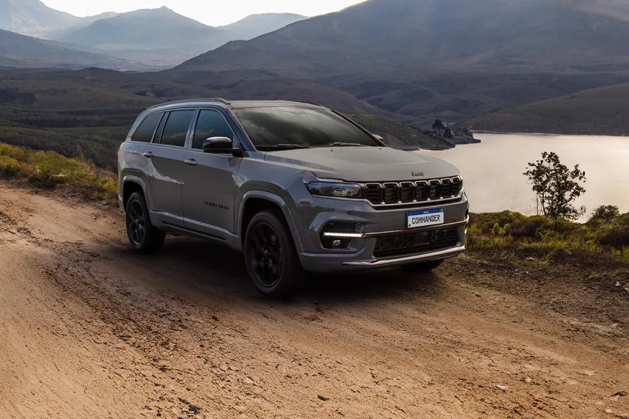 Ficha técnica do Jeep Commander Blackhawk 2025: um SUV de sete lugares com bom desempenho na estrada